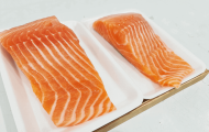 Nên chọn cá hồi tươi hay cá hồi đông lạnh cho món cá hồi sốt cam