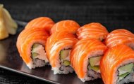 Sushi Cá Hồi Tươi – Trải Nghiệm Vị Ngọt Mềm Mượt Chuẩn Nhà Hàng
