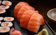 Hướng Dẫn Làm Sushi Cá Hồi Chuẩn Vị Nhật Bản Tại Nhà